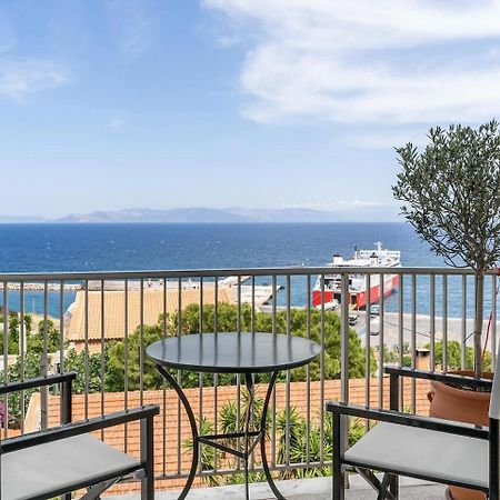 On The Port Apartment Rafina  Exterior photo