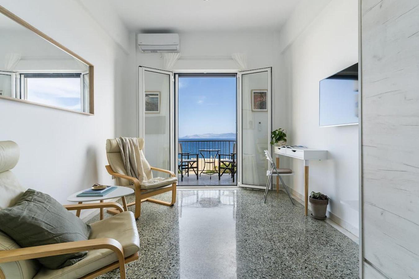 On The Port Apartment Rafina  Exterior photo
