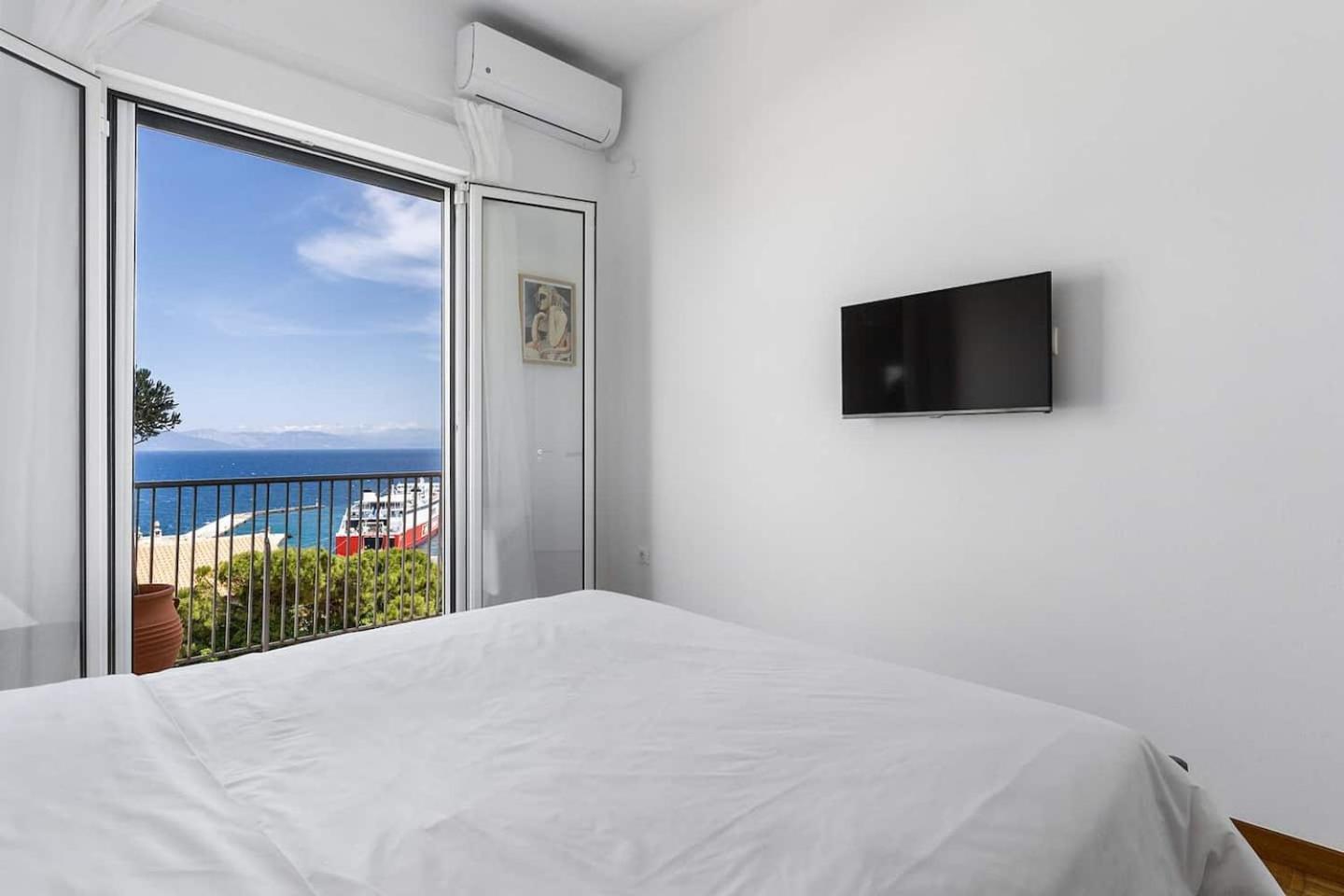 On The Port Apartment Rafina  Exterior photo