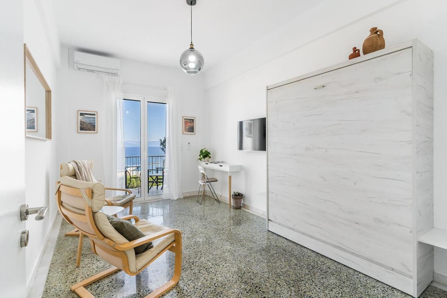 On The Port Apartment Rafina  Exterior photo