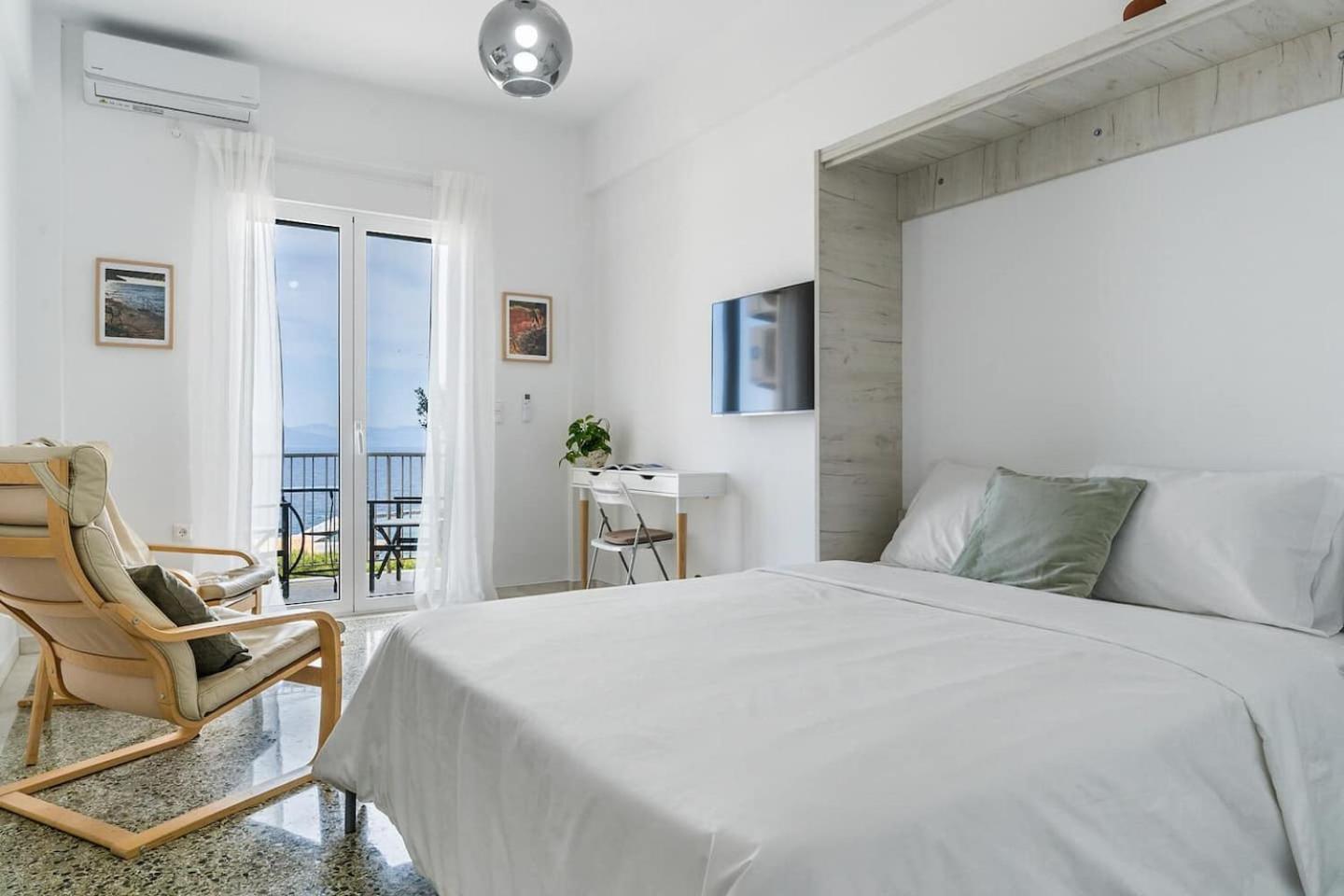 On The Port Apartment Rafina  Exterior photo