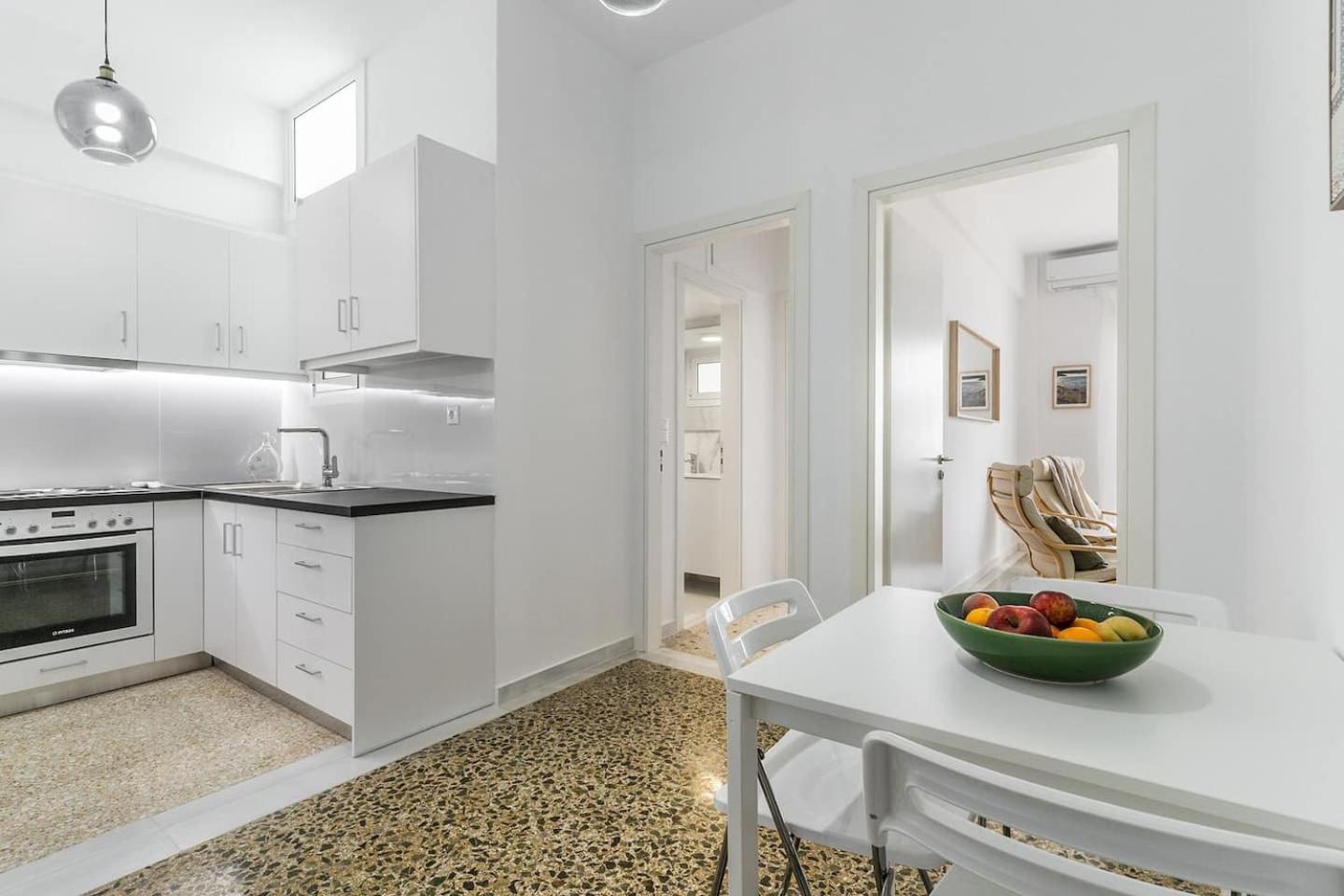 On The Port Apartment Rafina  Exterior photo